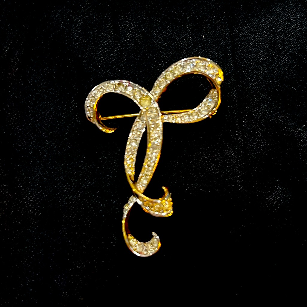 Nina Ricci Vintage Bow Brooch 99$